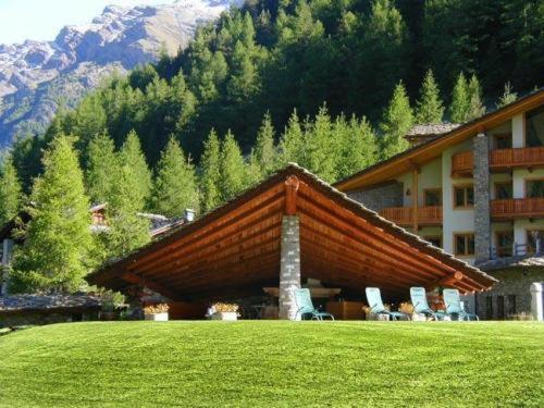 Eco Wellness Hotel Notre Maison Cogne Esterno foto